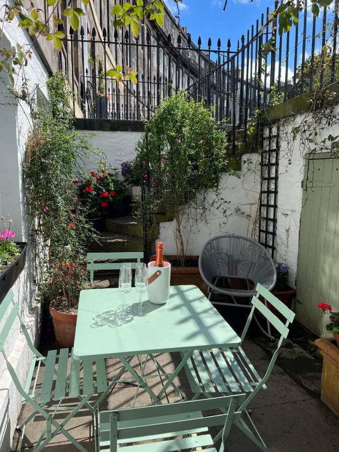 Ferienwohnung Guestready - Chic Flat In The Heart Of Edinburgh Exterior foto